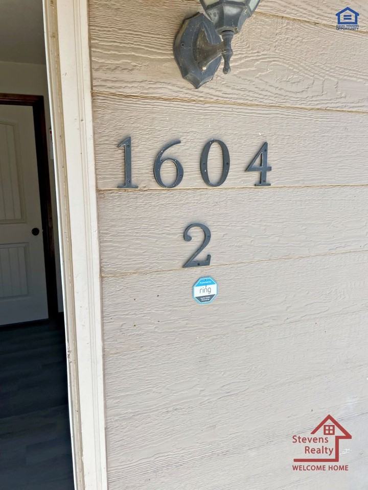 1604 Nw Lindy Ave #2 - Photo 3 of 14