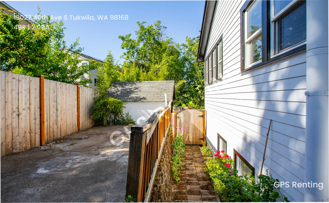 13027 40th Avenue South - Photo 3 of 37