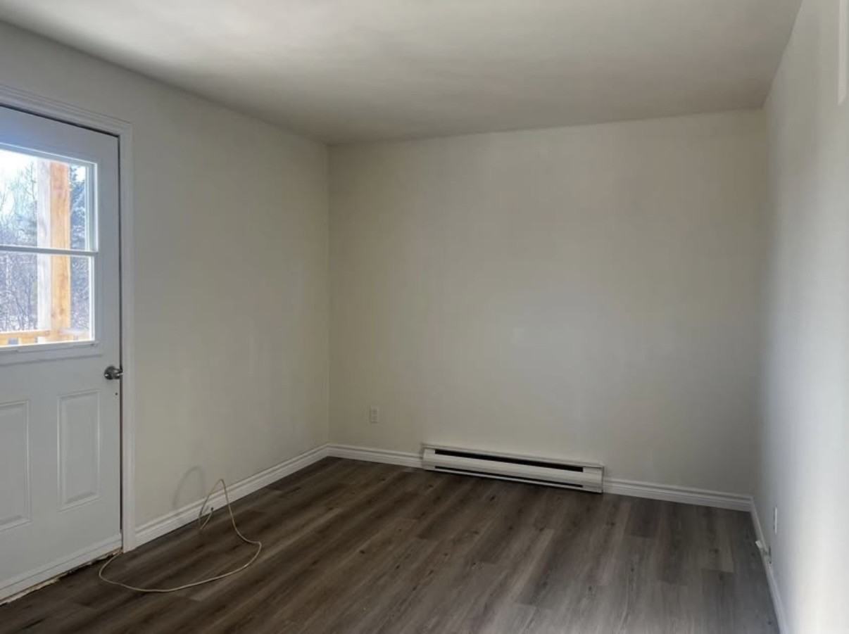 694 Appleby Street - Photo 5 of 8