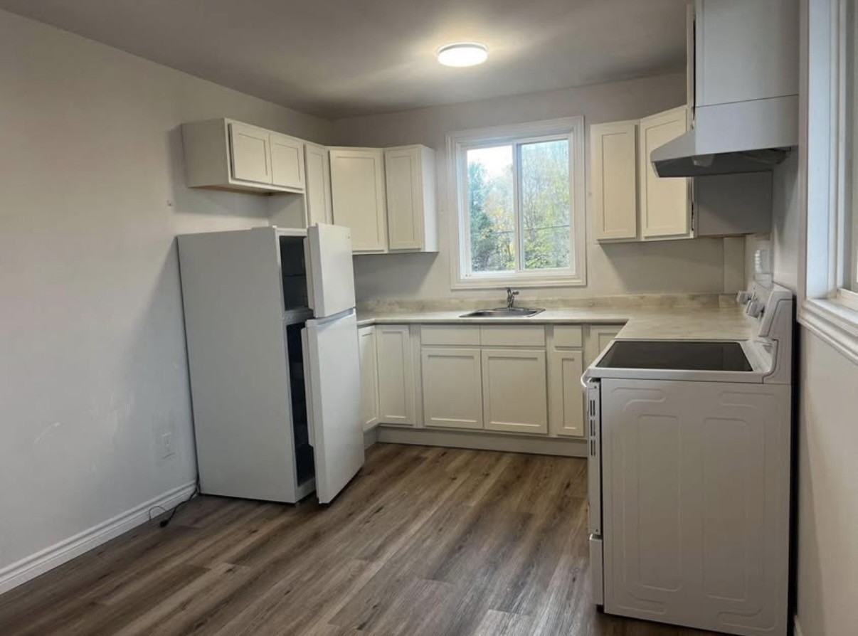 694 Appleby Street - Photo 2 of 8