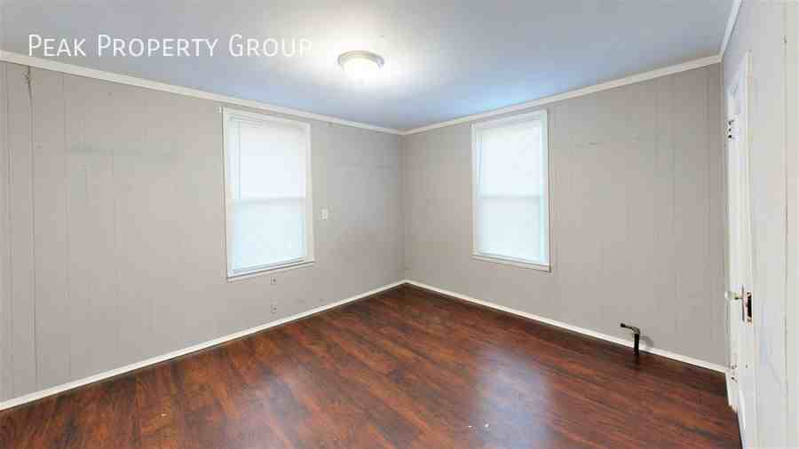 2317 Stratford Ave - Photo 4 of 11