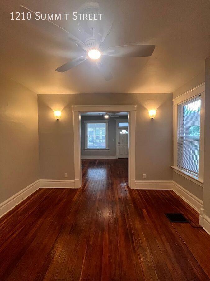 1210 Summit St - Photo 6 of 20