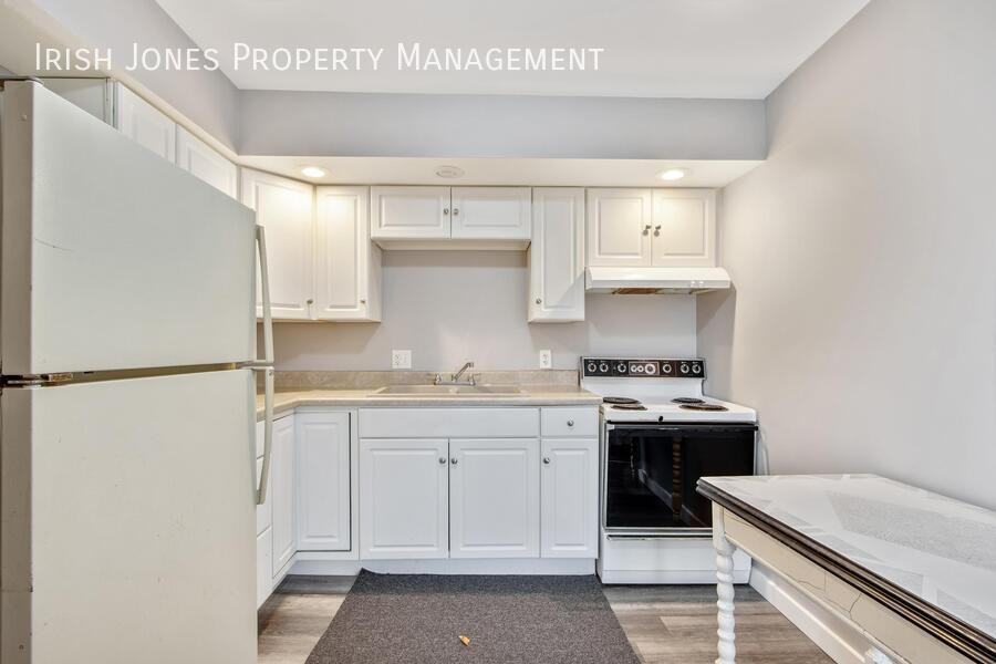 10601 Alleghany Rd - Photo 3 of 17