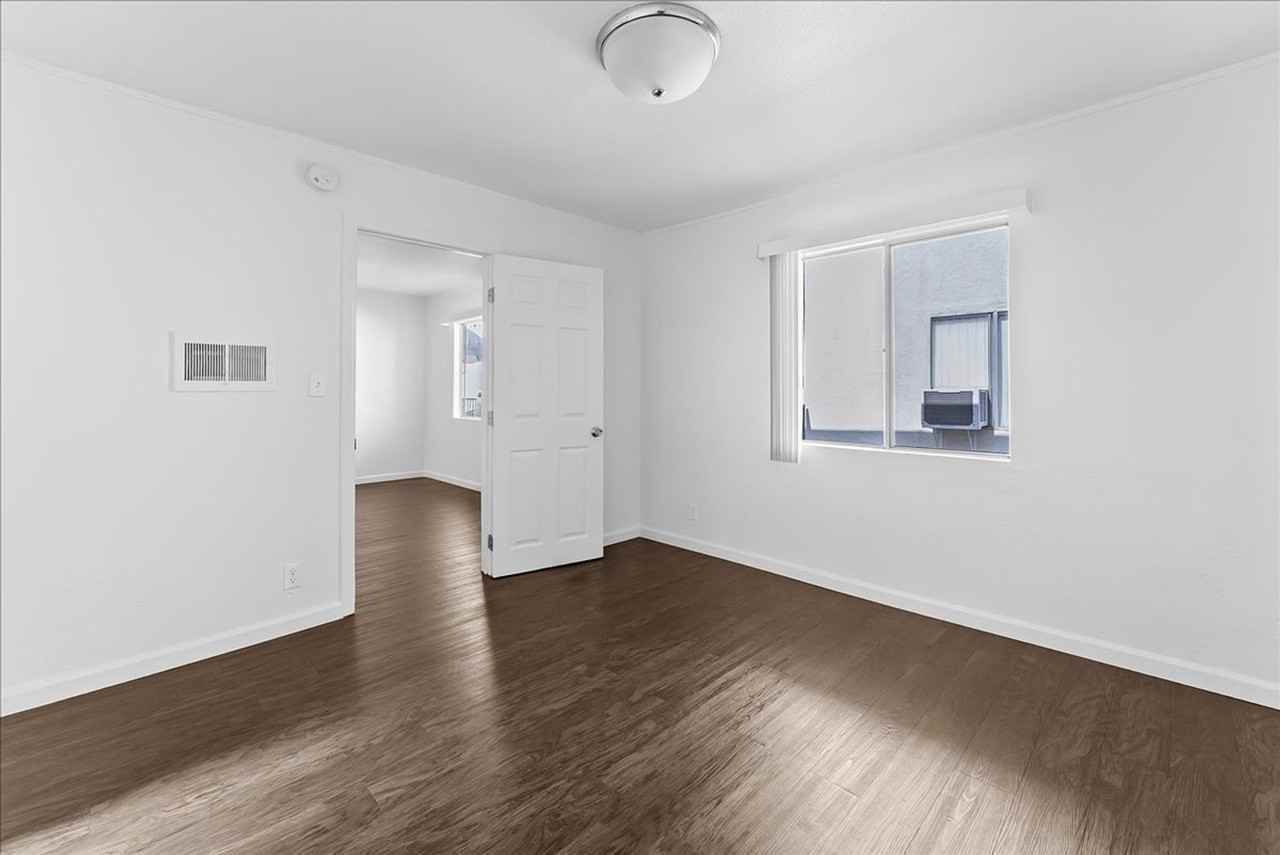 150 1/2 N Indiana St - Photo 2 of 10