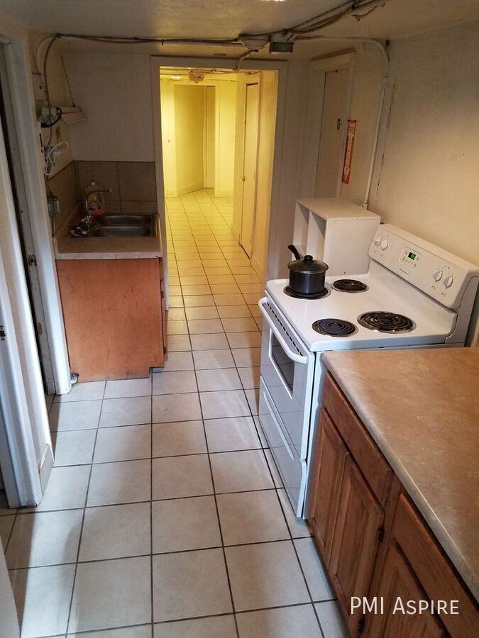 715 Emery St #D - Photo 3 of 10