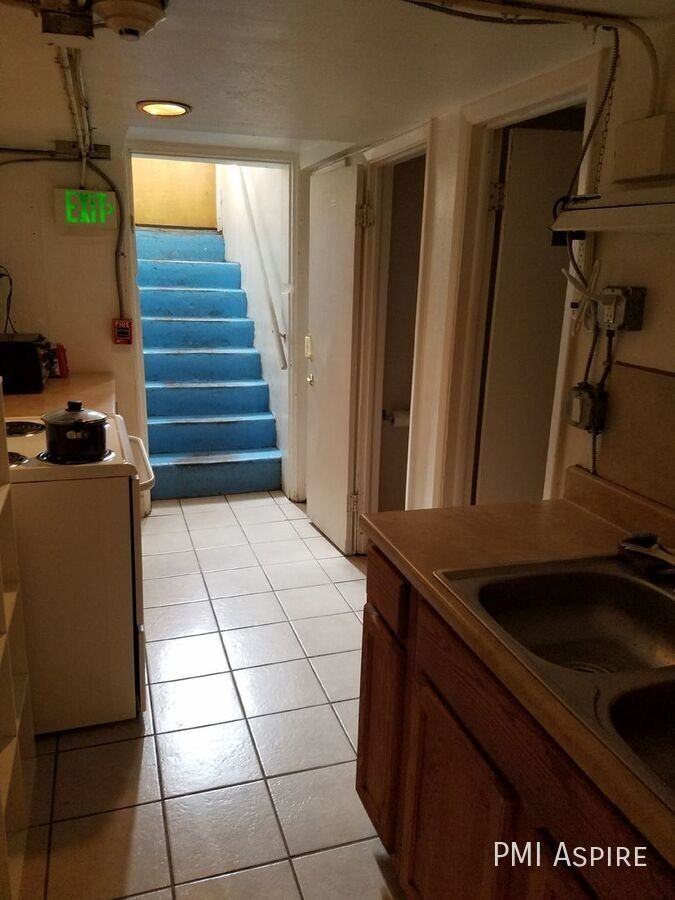 715 Emery St #D - Photo 4 of 10