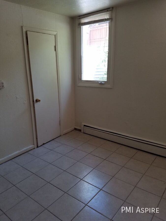 715 Emery St #D - Photo 5 of 10