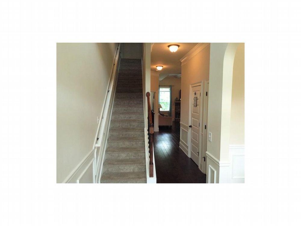 977 Donegal Dr - Photo 3 of 21