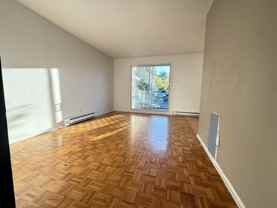 655 Boul. Laval - Photo 1 of 1