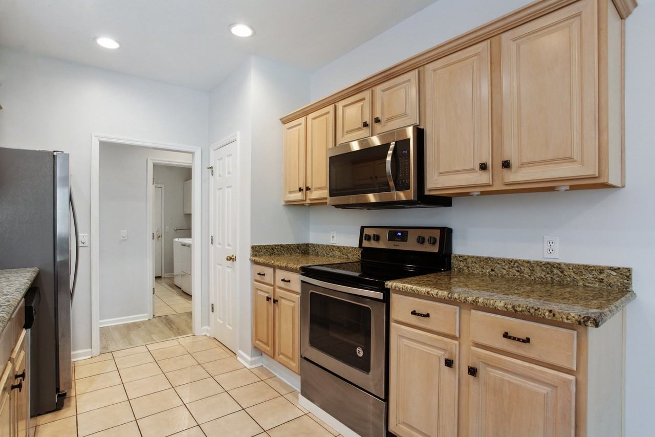 173 Sumter Sq - Photo 2 of 25