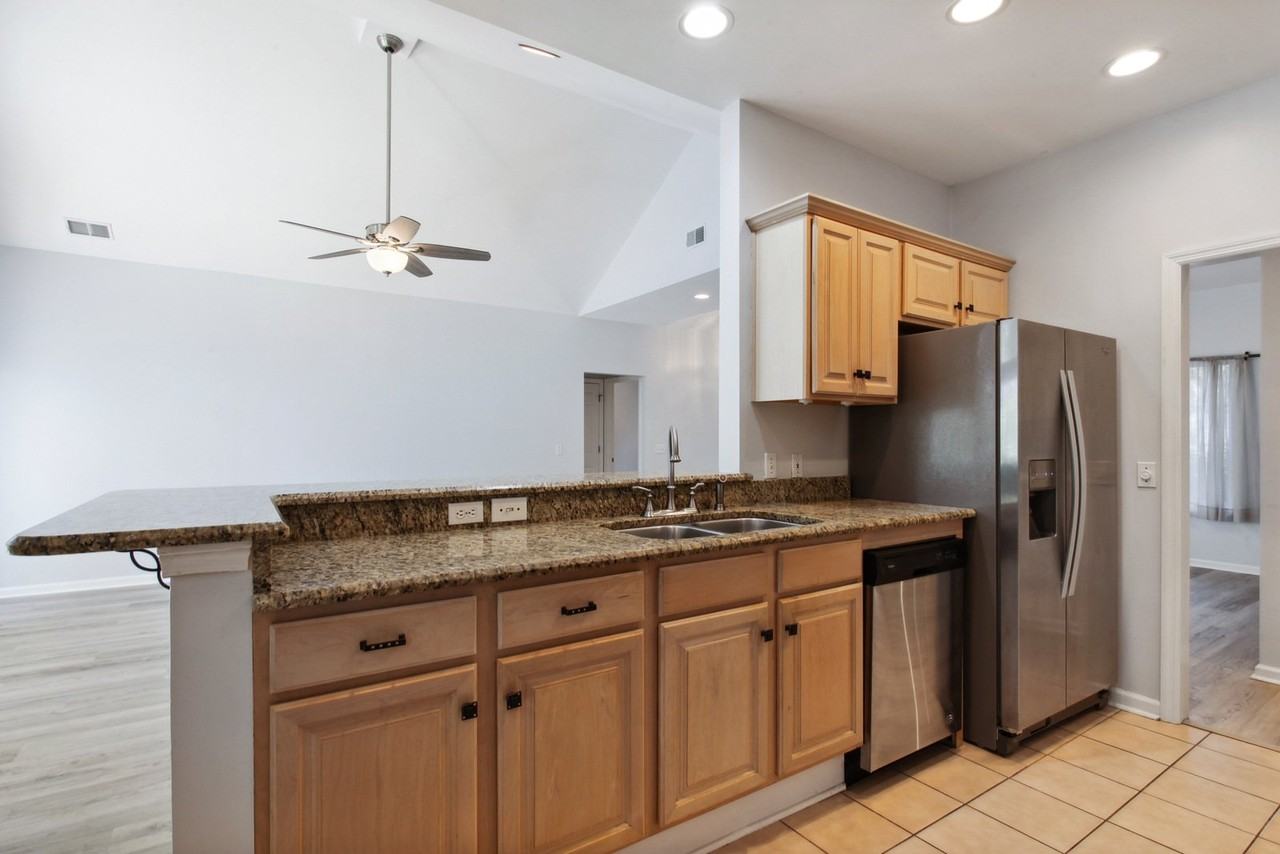 173 Sumter Sq - Photo 3 of 25