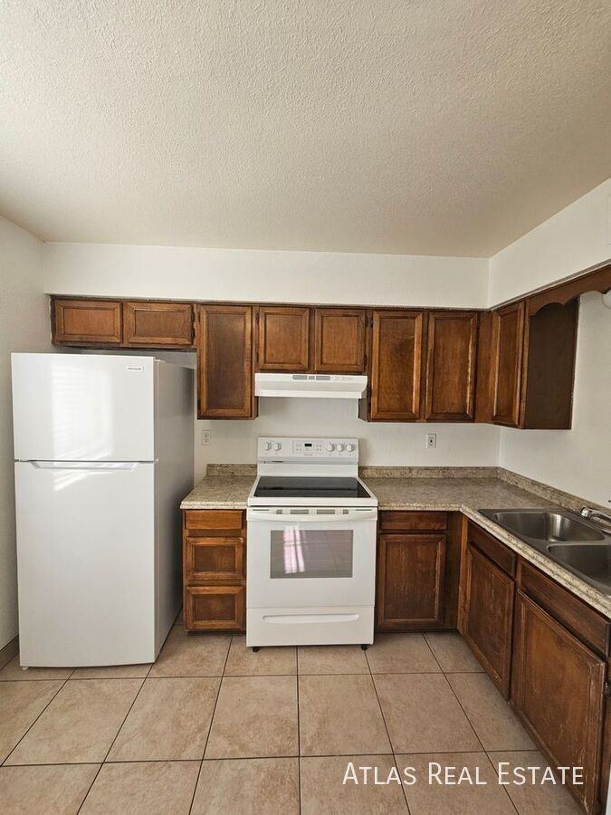 111 N Phyllis #202 - Photo 2 of 11