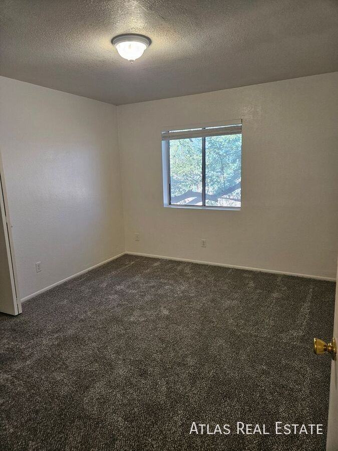 111 N Phyllis #202 - Photo 5 of 11