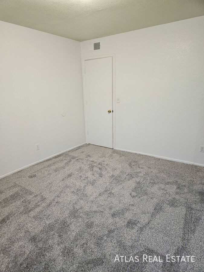 111 N Phyllis #202 - Photo 7 of 11