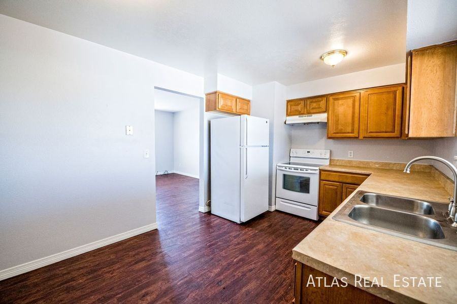 950 Bishop Ct #B - Photo 5 of 25