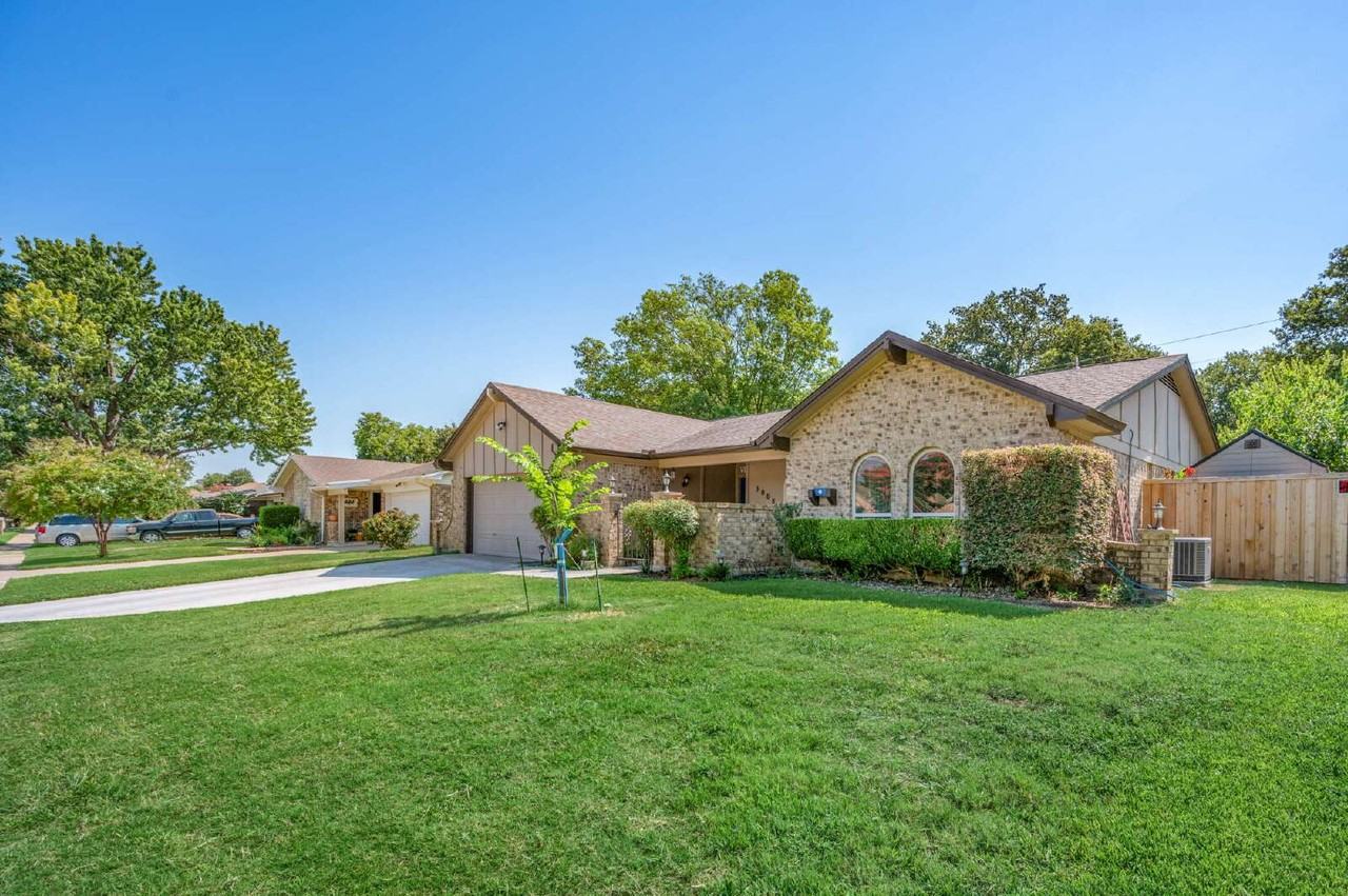 3008 Bluebonnet Ln - Photo 2 of 32