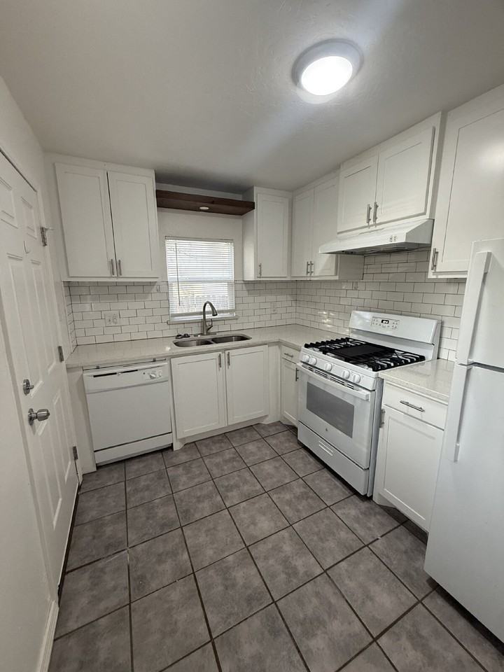 517 South Midwest Boulevard - Photo 5 of 10