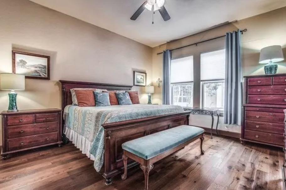 555 Via Amalfi #15210