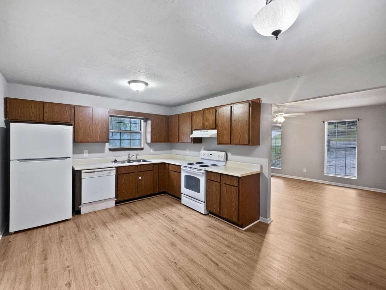 2944 Bridge Dr Apt A - Photo 2 of 9