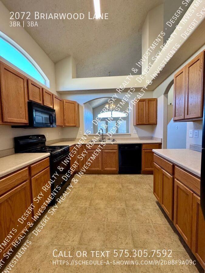 2072 Briarwood Ln - Photo 7 of 31