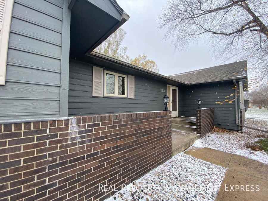 5701 W Silver Valley Dr - Photo 2 of 23