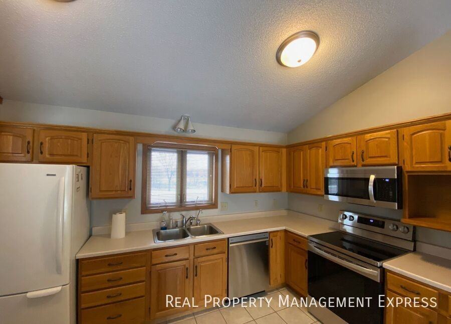 5701 W Silver Valley Dr - Photo 4 of 23