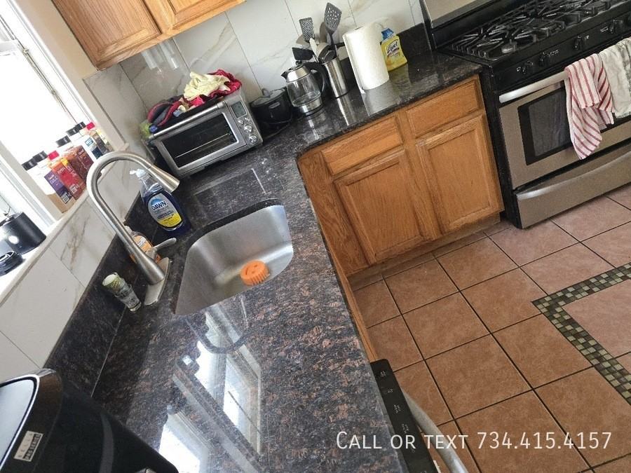 502 Benjamin St - Photo 2 of 47