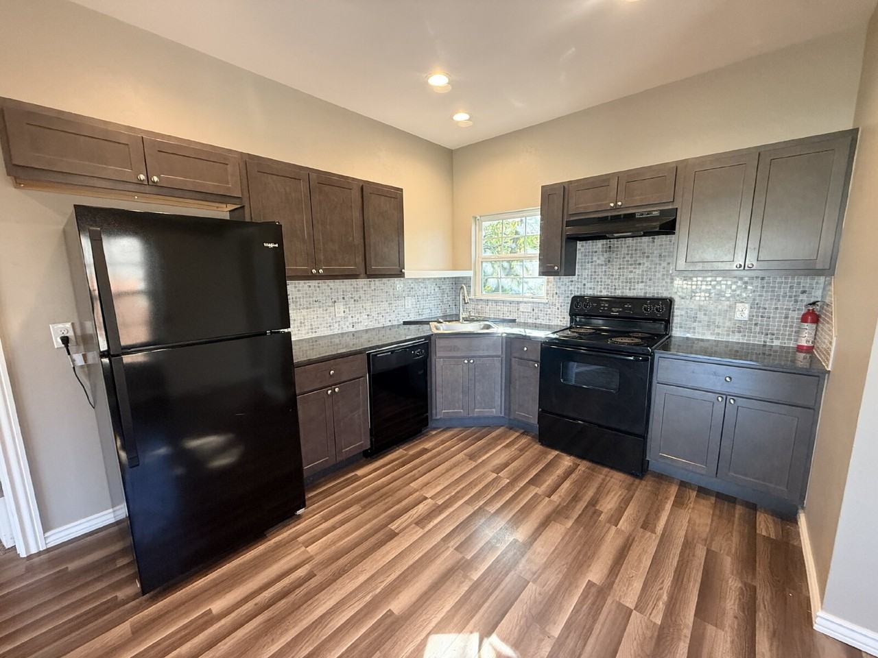 2225 N Gatewood Ave #C - Photo 4 of 8