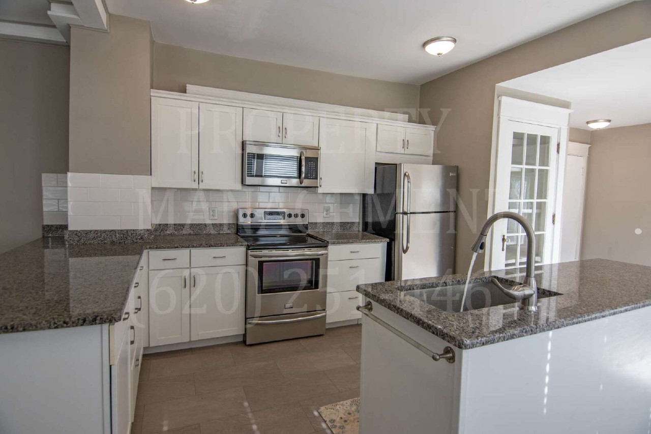 501 Willow St - Photo 2 of 37