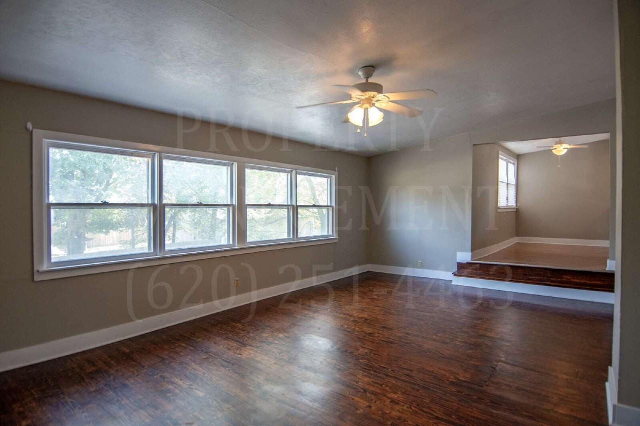 501 Willow St - Photo 3 of 37