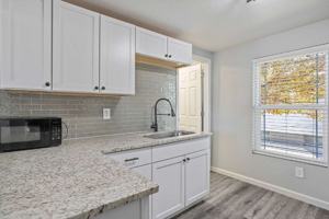 featured image of 615 E 6th St