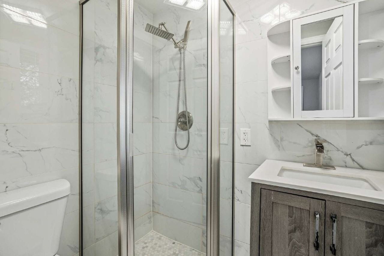 615 E 6th St - Photo 6 of 21