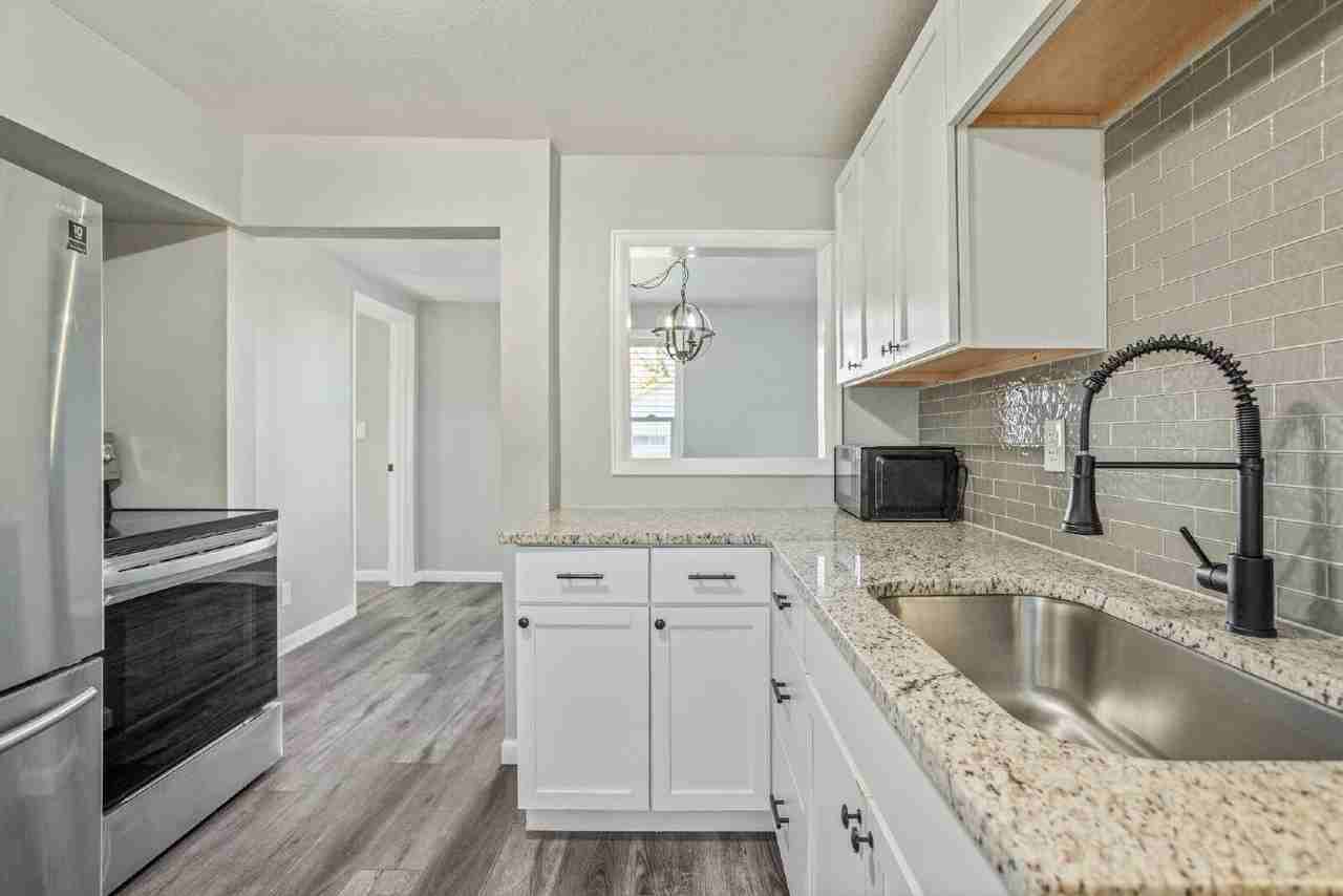 615 E 6th St - Photo 7 of 21