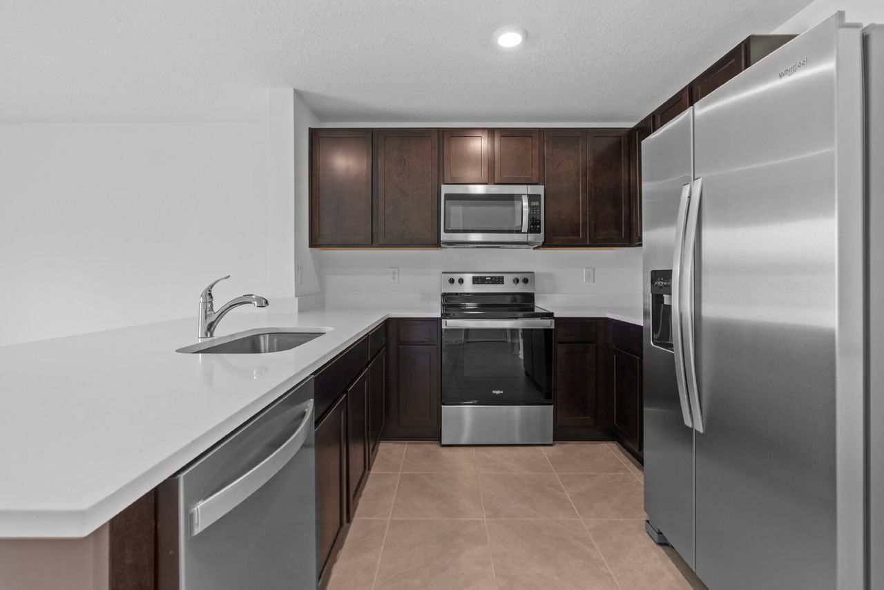 8235 Sw 67th Ave - Photo 3 of 19