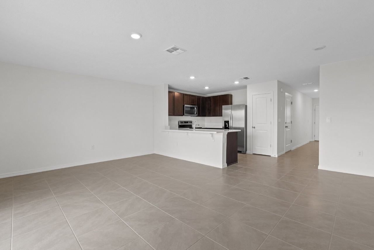 8235 Sw 67th Ave - Photo 5 of 19