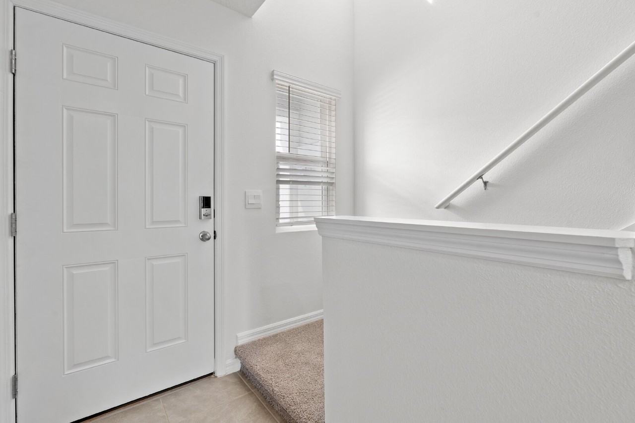 8235 Sw 67th Ave - Photo 6 of 19