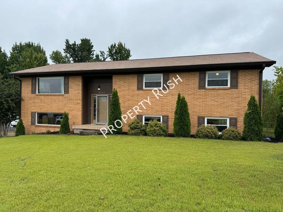 2307 Arroyo Drive - Photo 3 of 50