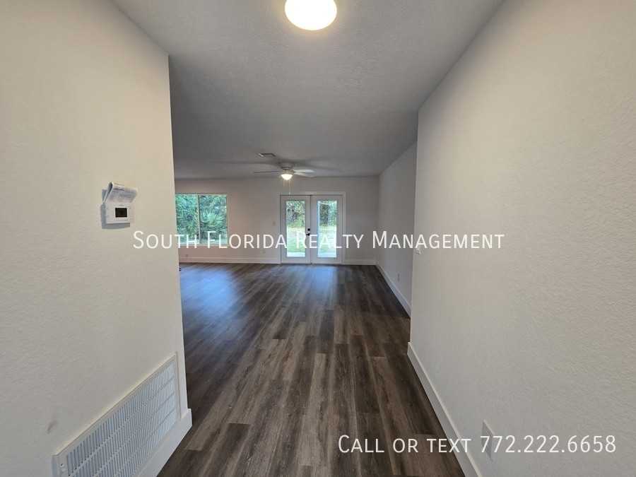 541 Se Penn Ave - Photo 2 of 17