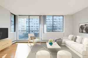 featured image of 2040 Nelson St