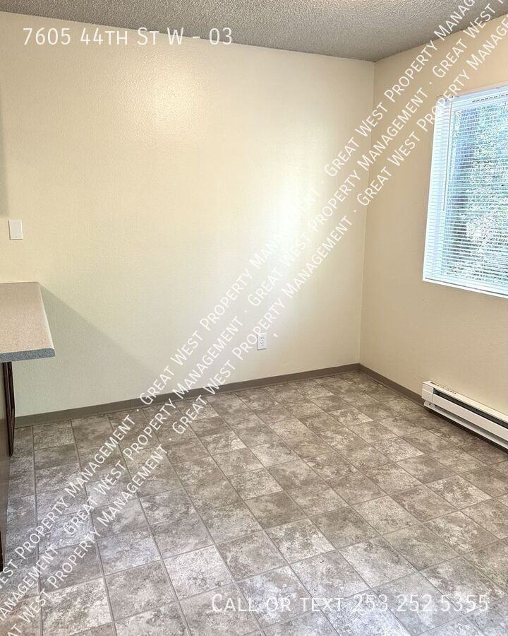 7605 44th St W #03 - Photo 3 of 14