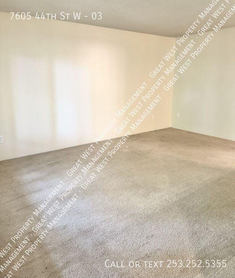 7605 44th St W #03 - Photo 5 of 14