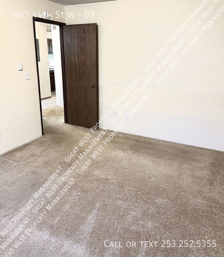 7605 44th St W #03 - Photo 6 of 14