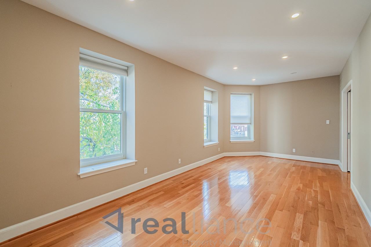 1733 20th St Nw #304 - Photo 3 of 26