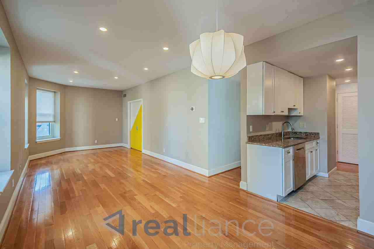 1733 20th St Nw #304 - Photo 6 of 26