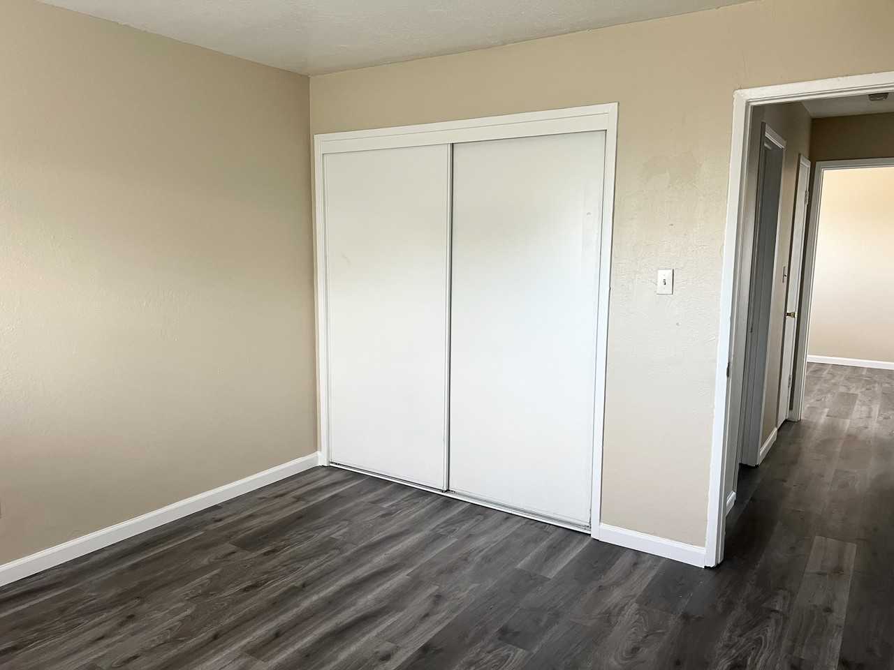 516 W Tregallas Rd - Photo 4 of 7