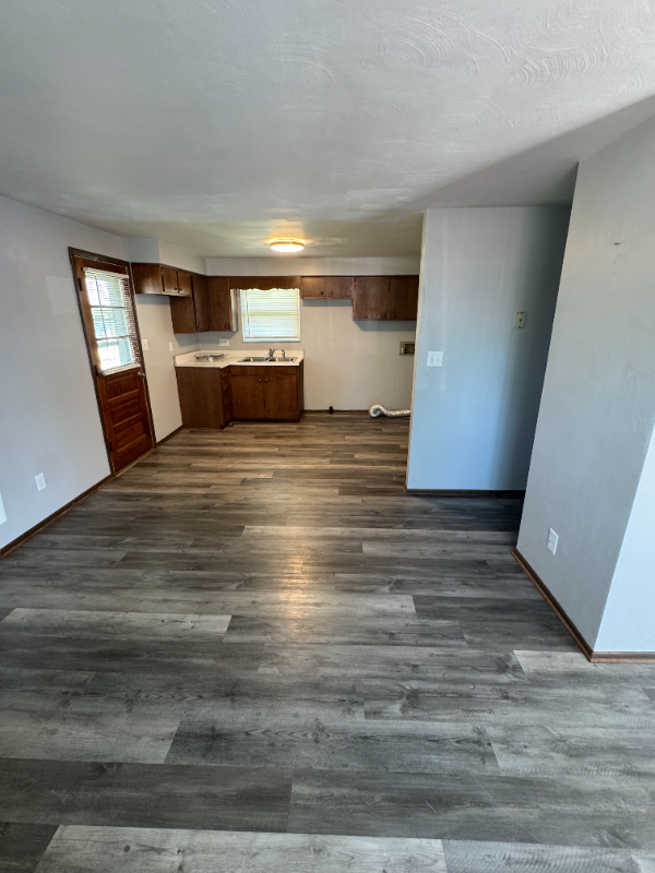 507 E Staat St - Photo 4 of 8