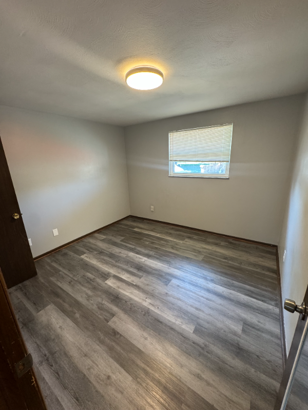 507 E Staat St - Photo 7 of 8