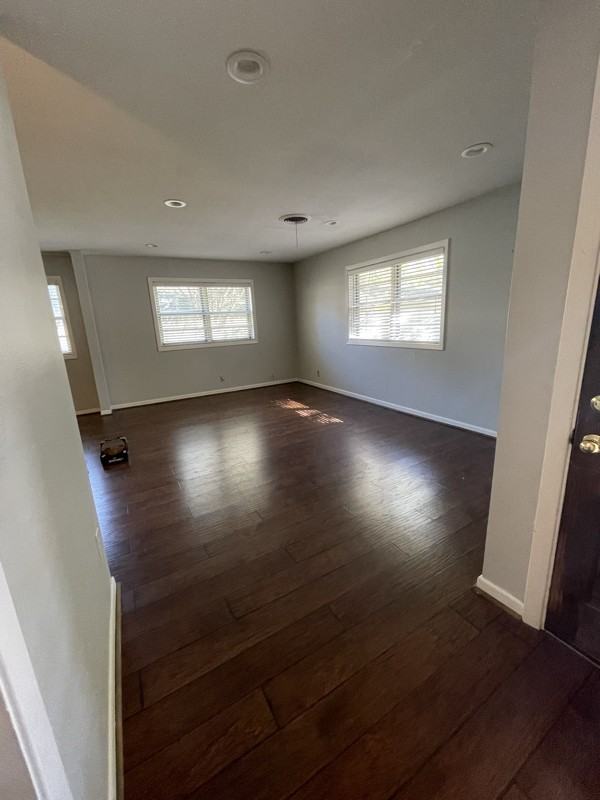 2305 Linwood Ln - Photo 3 of 9