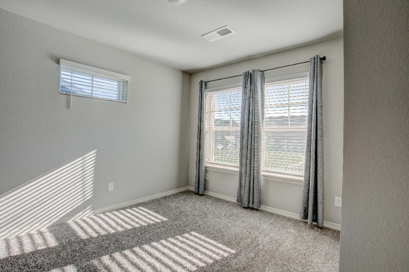 884 Winding Brook Dr - Photo 5 of 10