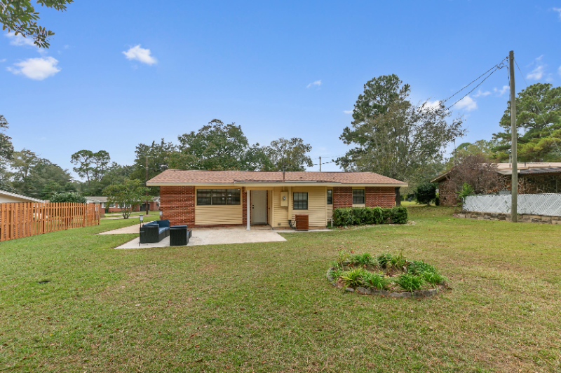 2003 Roebuck St - Photo 2 of 20